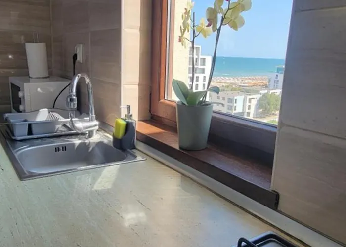 Summerland Views Apartment Mamaia