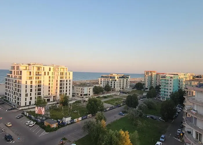 Summerland Views Apartment Mamaia